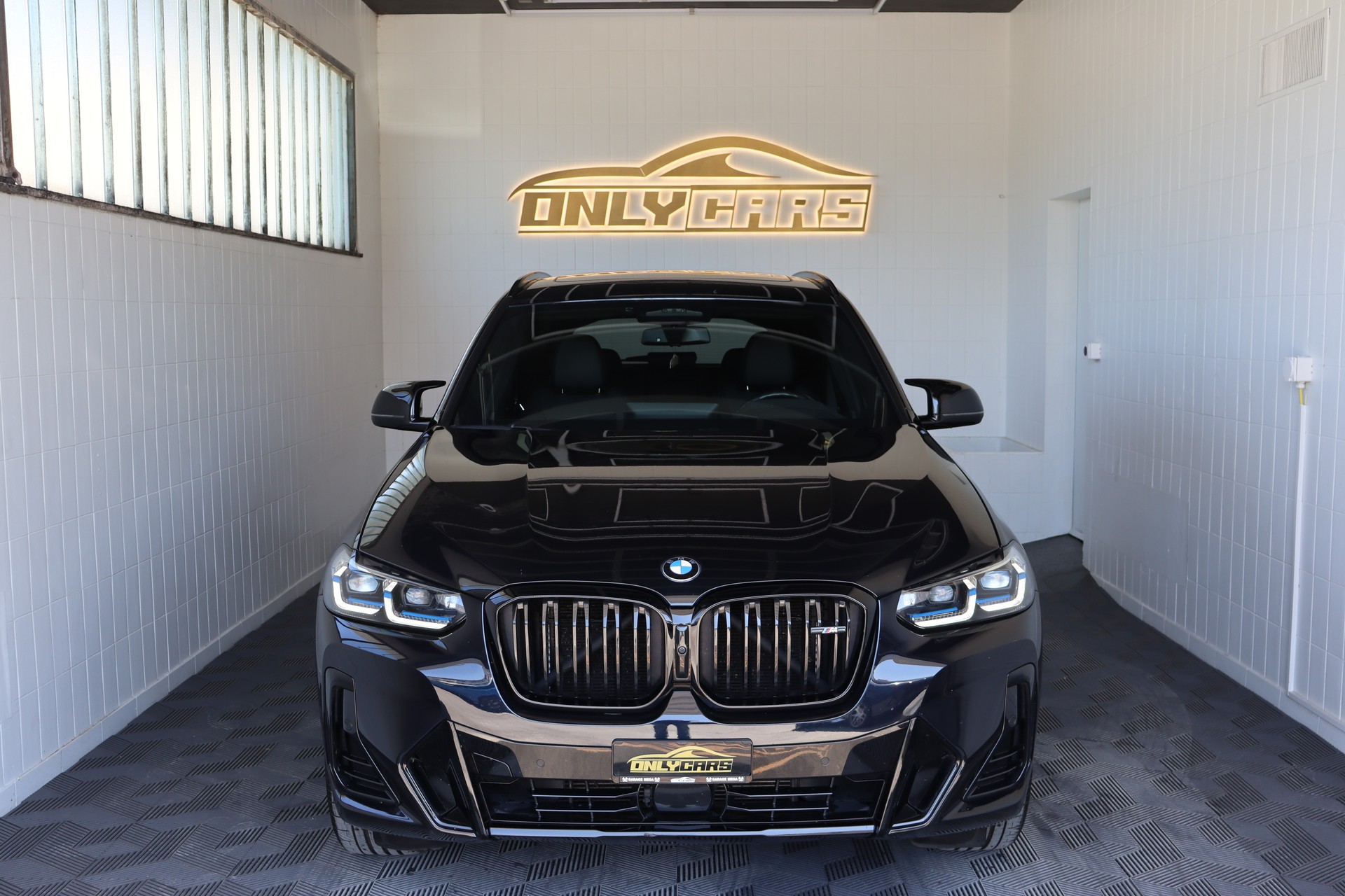 BMW X3 M40i Travel-showroom-element-1