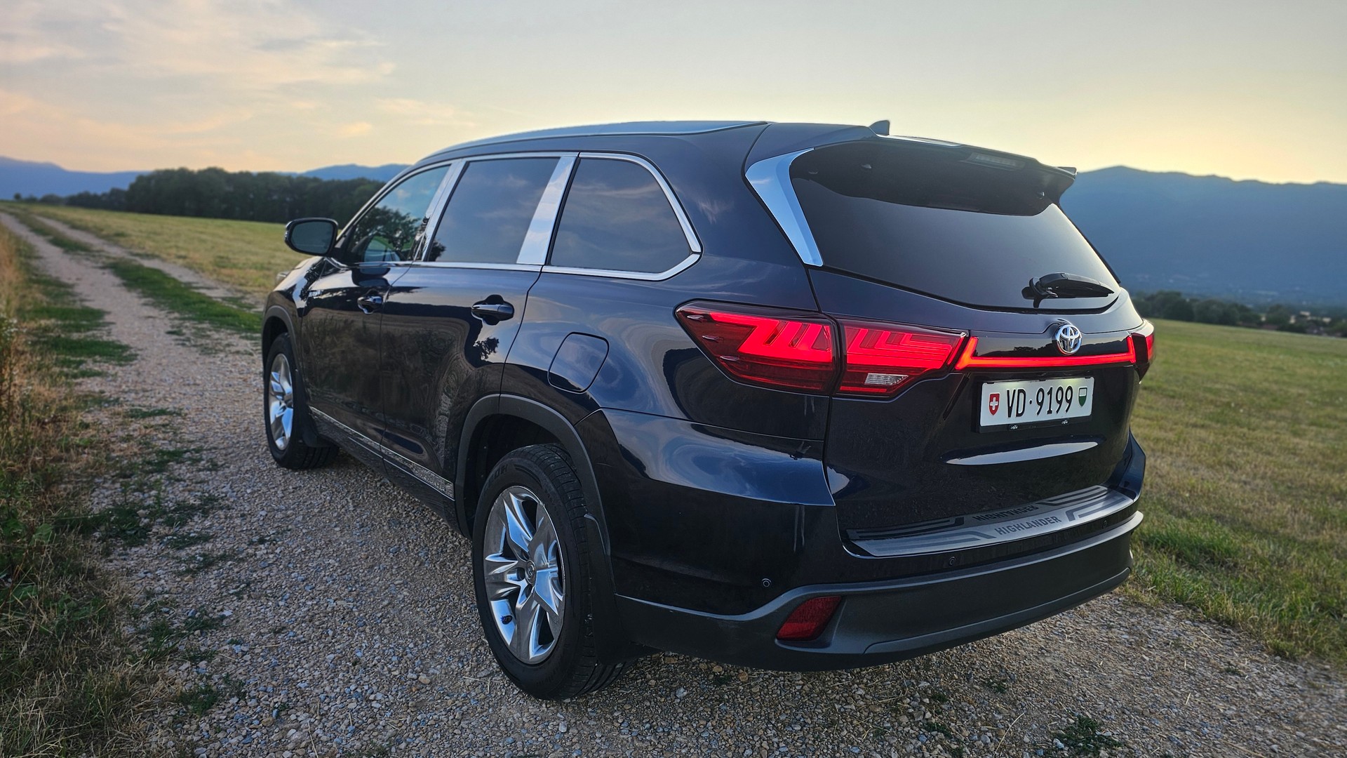 TOYOTA Highlander-image-2
