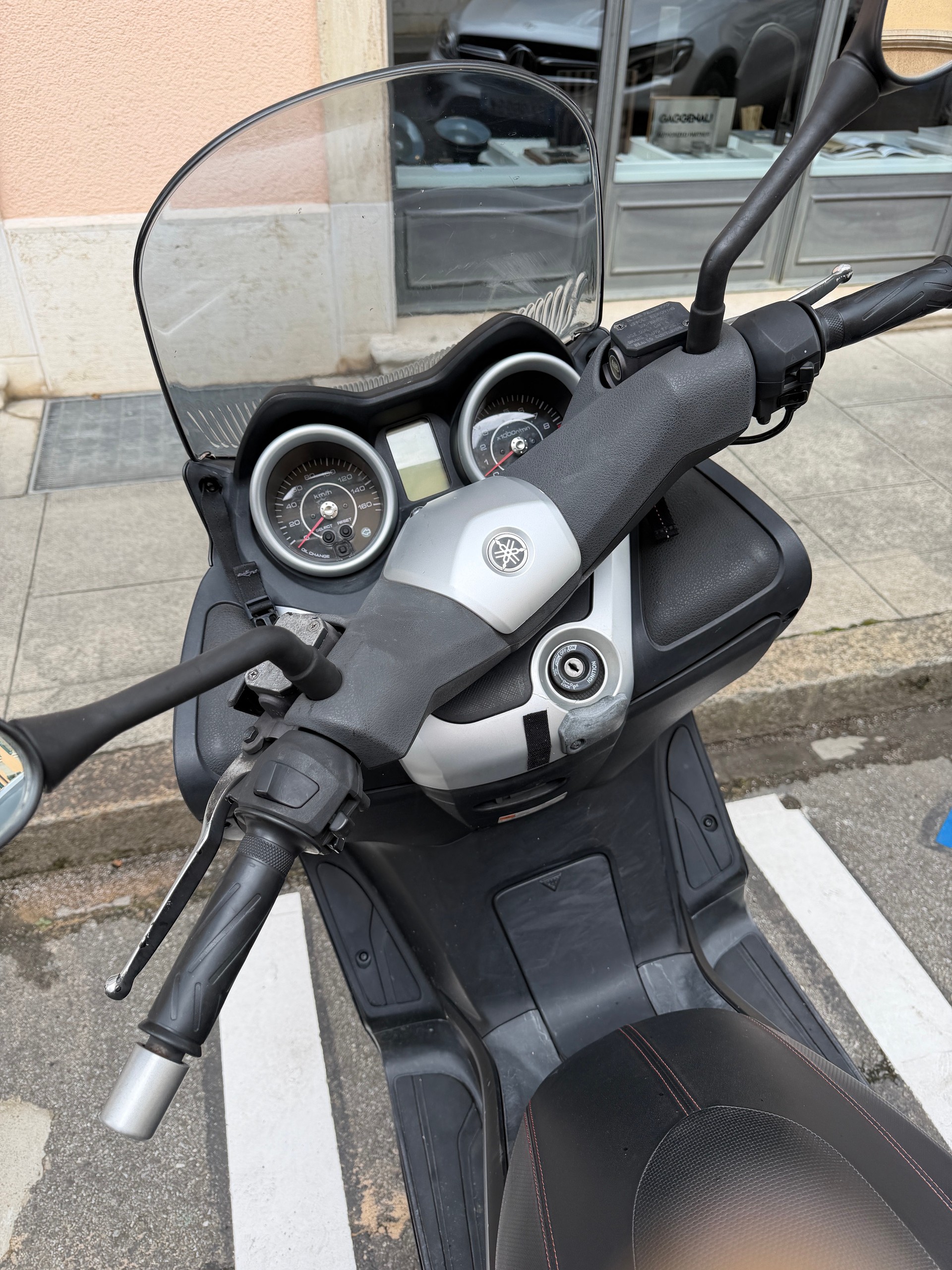 YAMAHA X-MaxYP 250 RA ABS-image-9