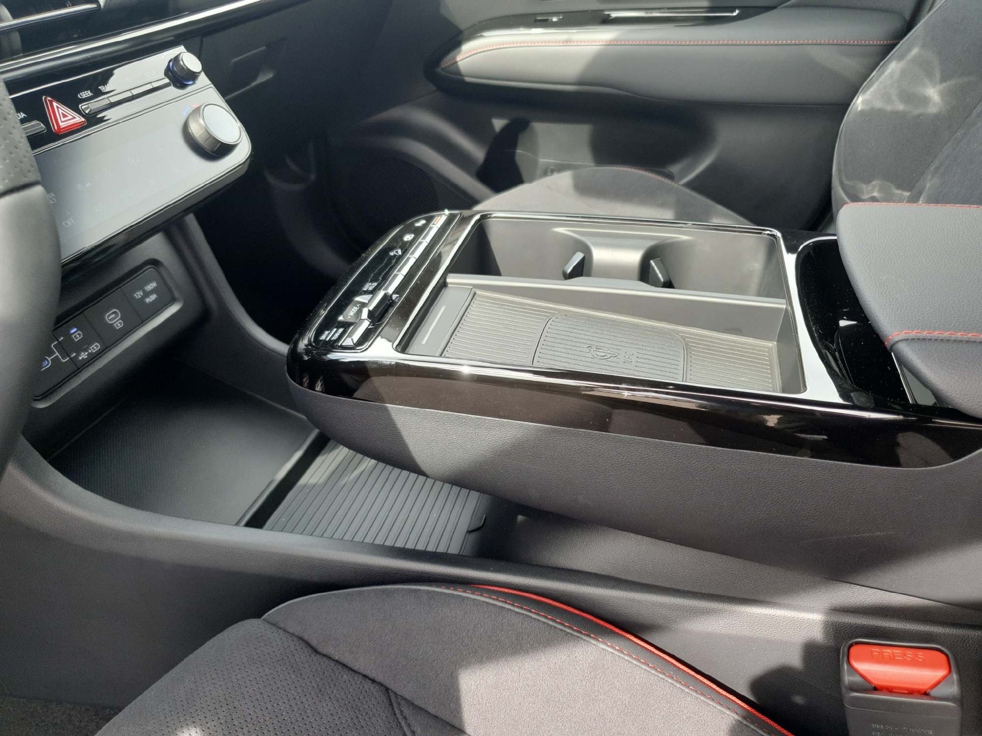 HYUNDAI Tucson 1.6 HEV N-Line LUX.pack 4WD-image-10