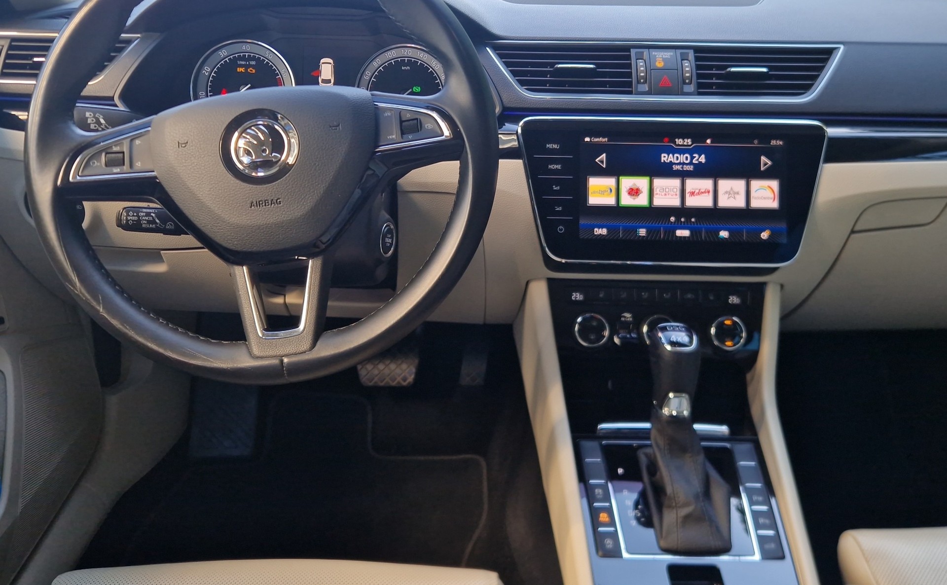 SKODA Superb Combi 2.0 TSI L&K DSG 4x4-image-9