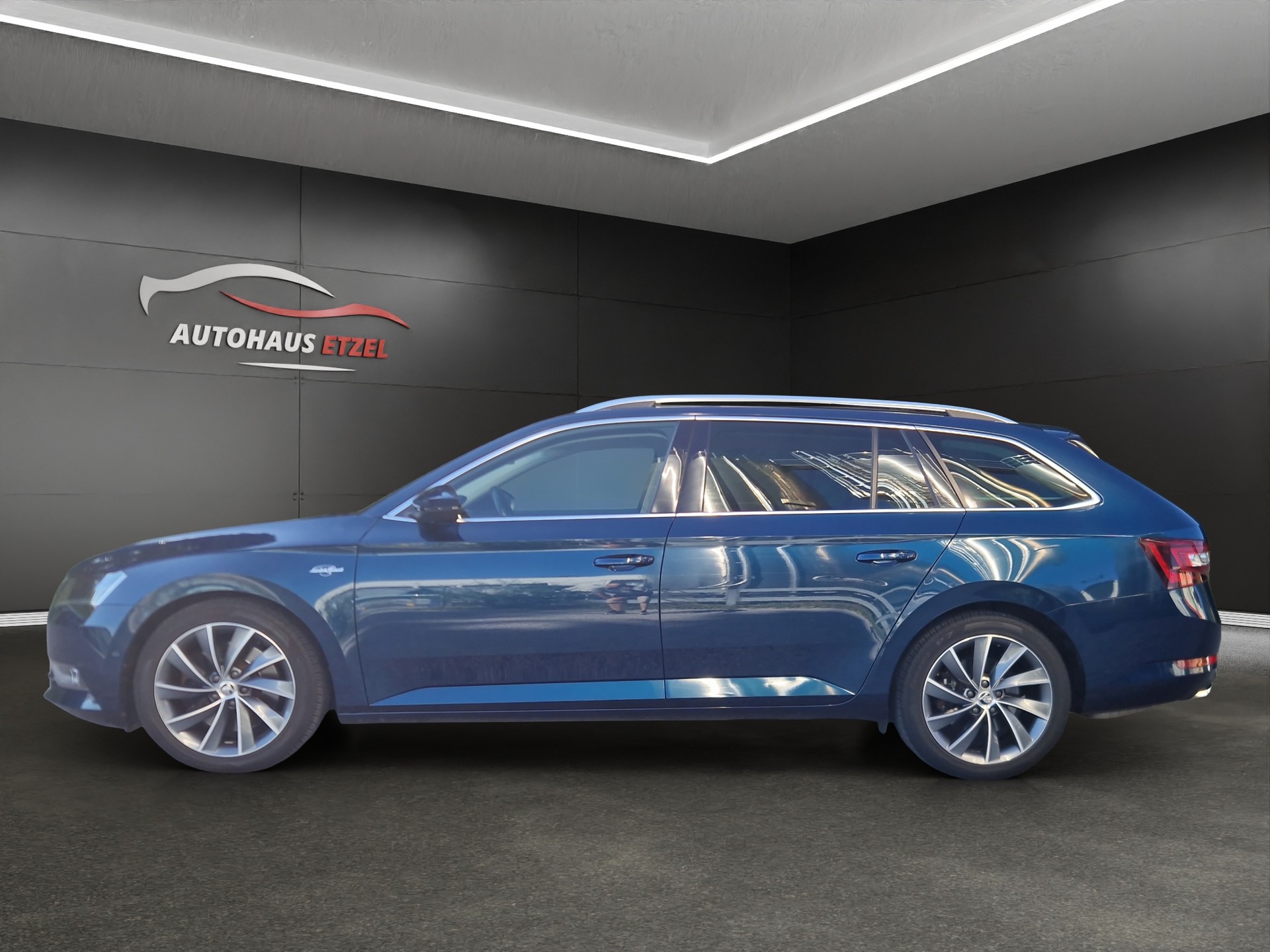 SKODA Superb Combi 2.0 TSI L&K DSG 4x4-image-1