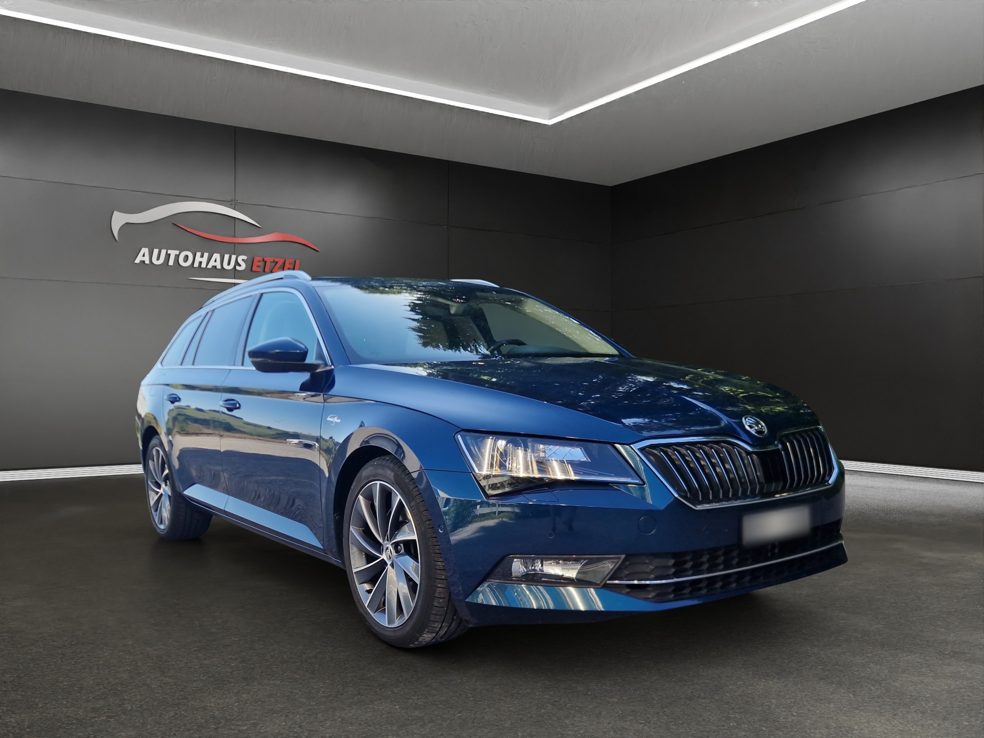 SKODA Superb Combi 2.0 TSI L&K DSG 4x4-image-2