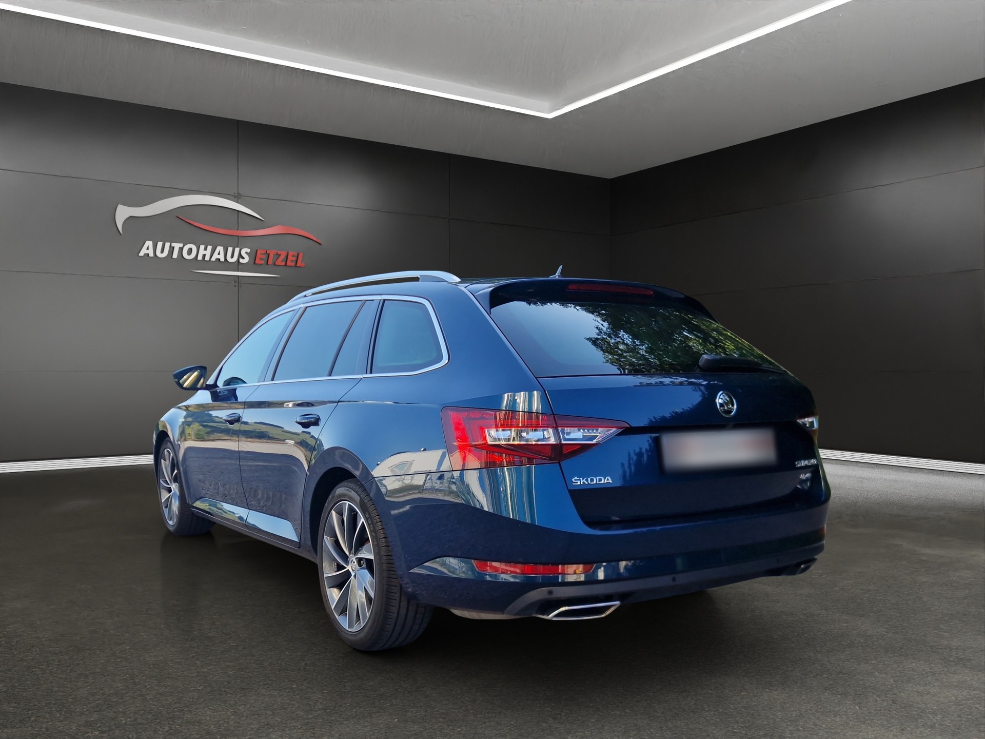 SKODA Superb Combi 2.0 TSI L&K DSG 4x4-image-4