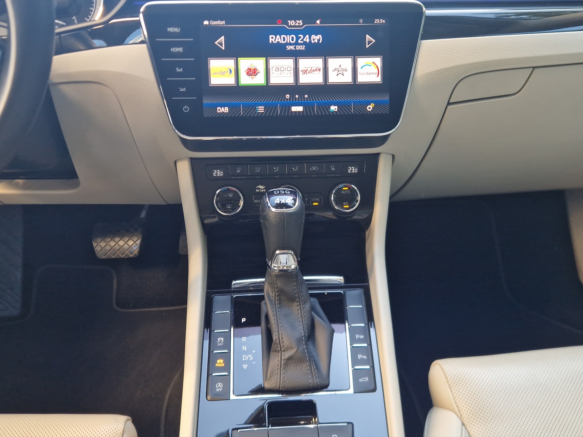 SKODA Superb Combi 2.0 TSI L&K DSG 4x4-image-10