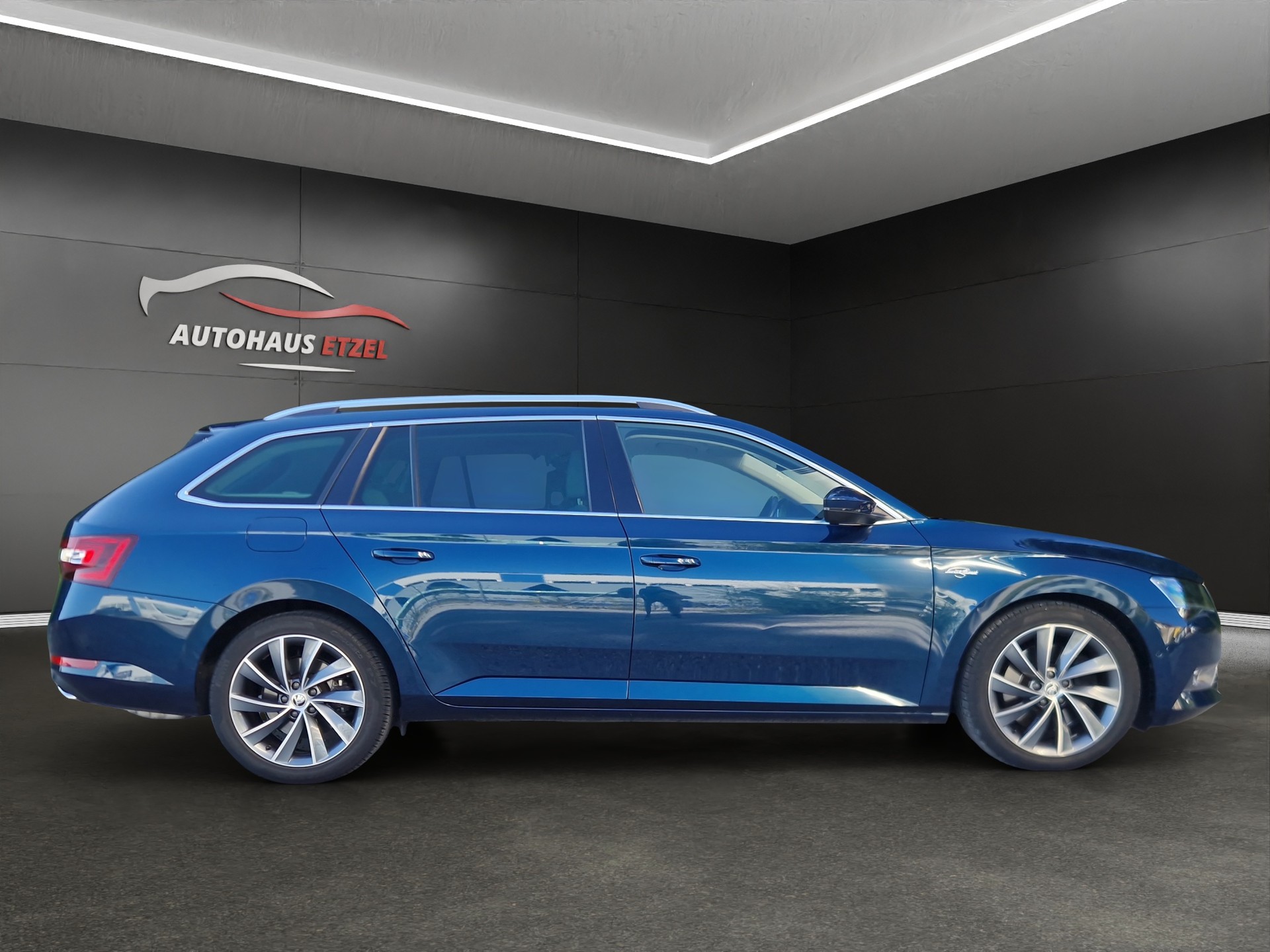 SKODA Superb Combi 2.0 TSI L&K DSG 4x4-image-3