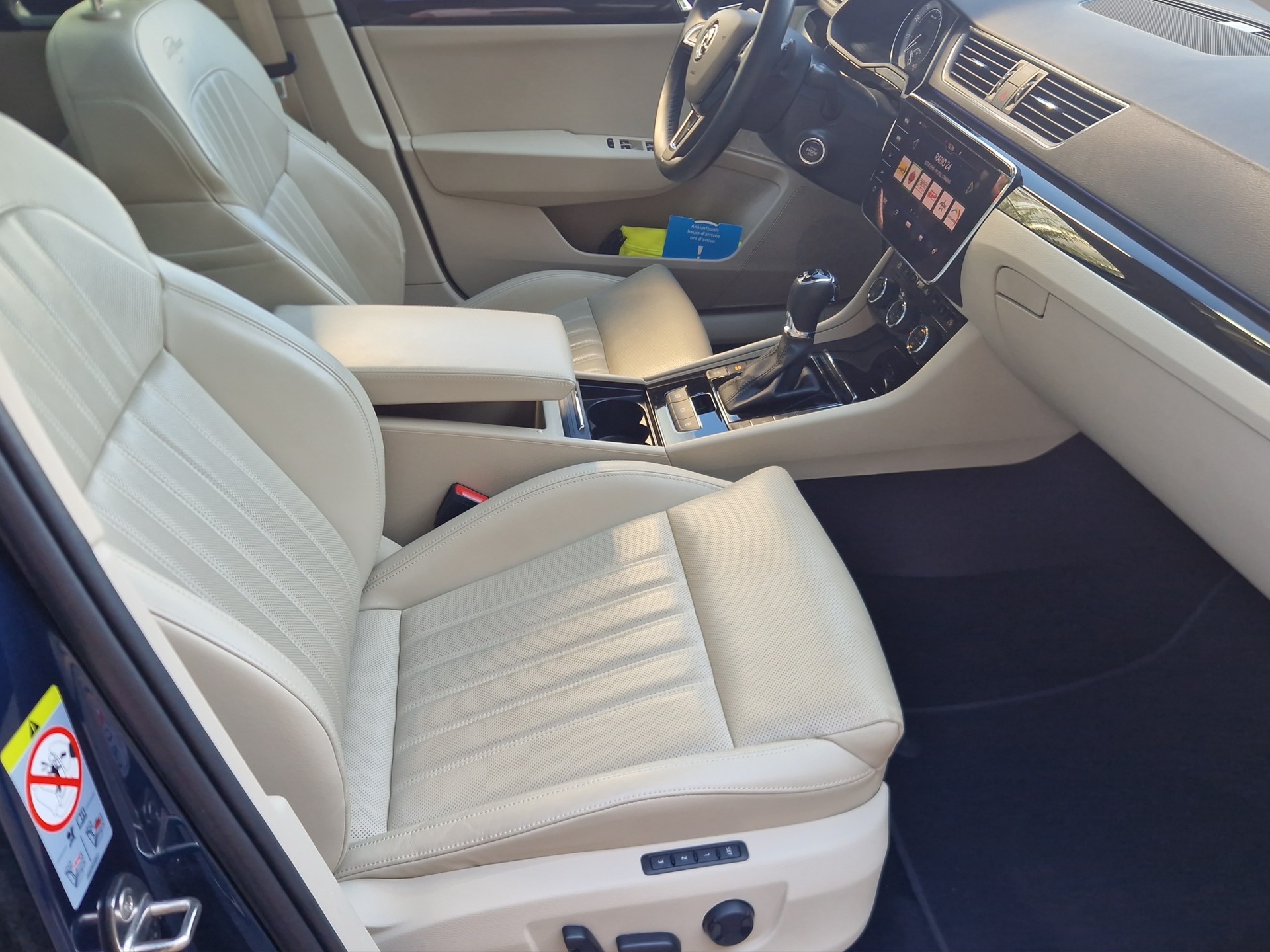 SKODA Superb Combi 2.0 TSI L&K DSG 4x4-image-11