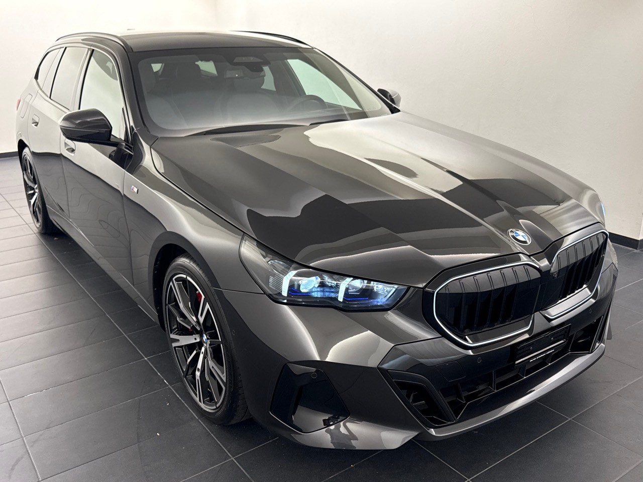 BMW 540d xDr 48V Tour M.S.Pro ''inkl. AHK & Standheizung''-showroom-element-3