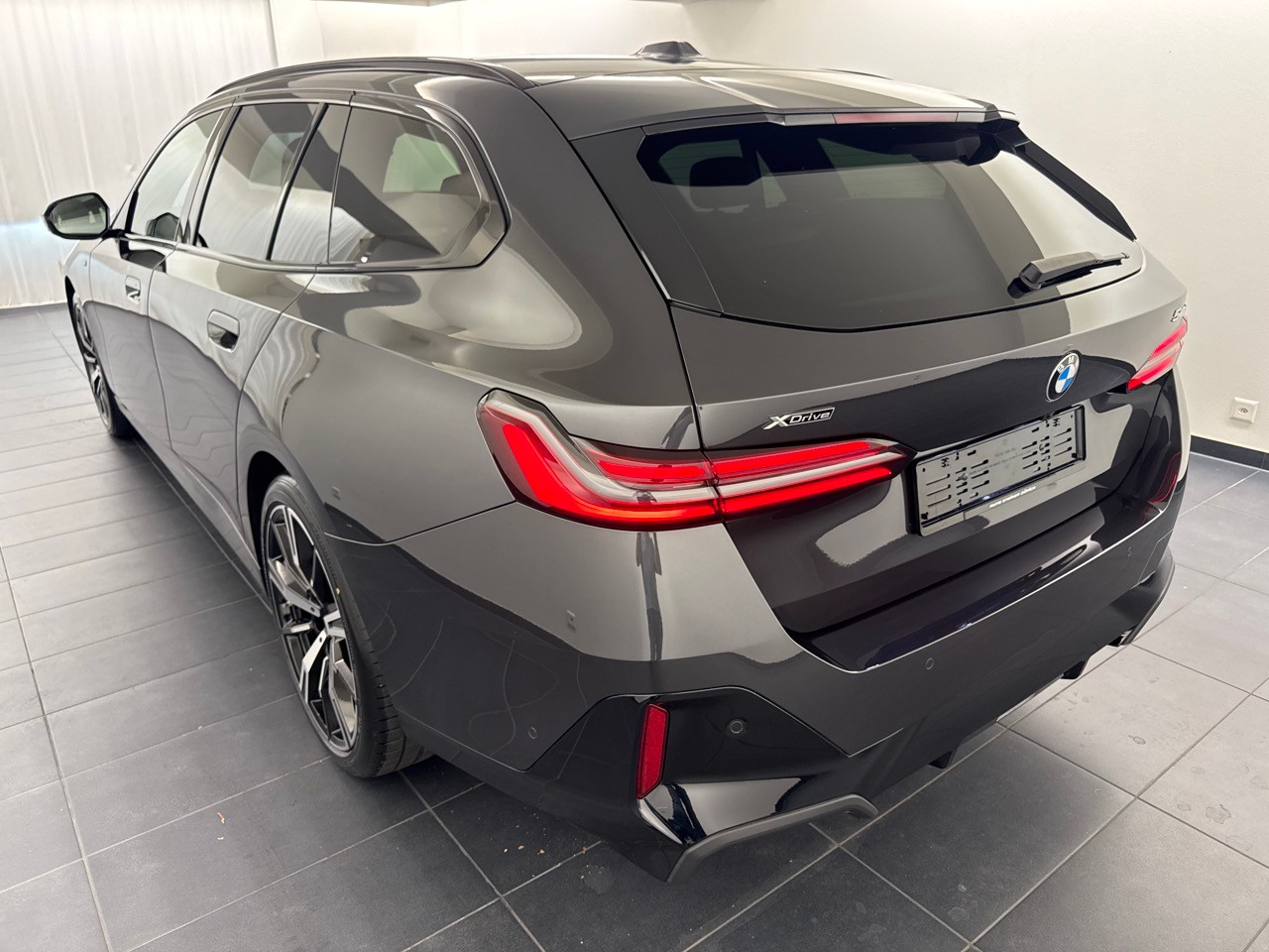 BMW 540d xDr 48V Tour M.S.Pro ''inkl. AHK & Standheizung''-showroom-element-1