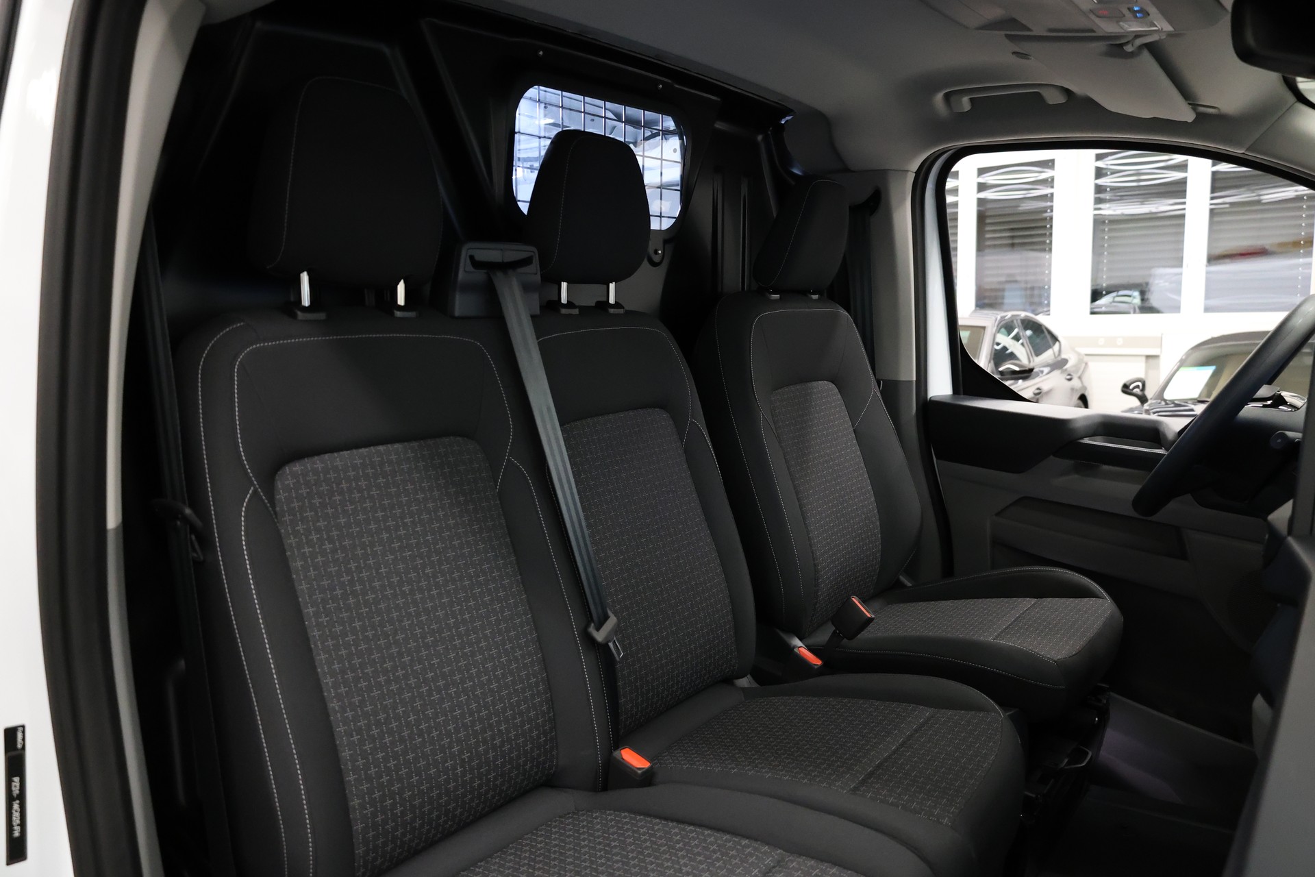FORD Transit Custom Van 320 L1 2.0 EcoBlue 136 Trend 4x4-image-19