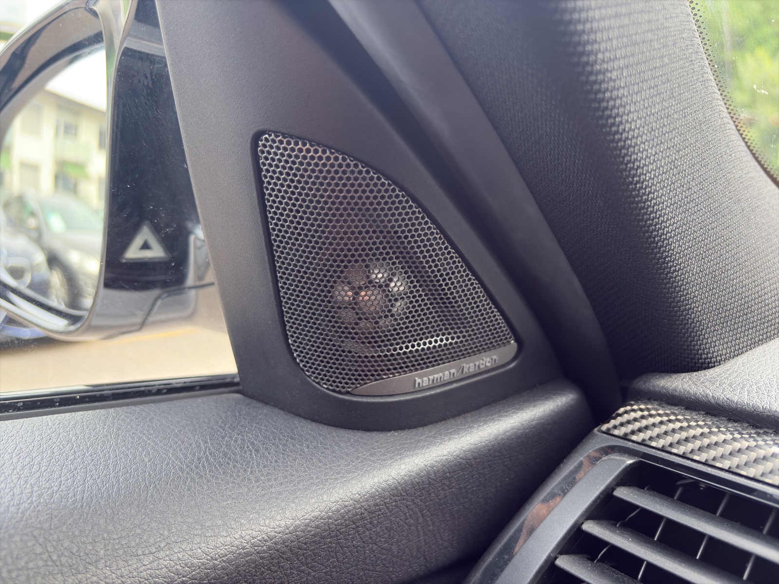 BMW M3 – CH-Fahrzeug | KARBON PAKET | M PERFORMANCE AUSPUFF | HARMAN/KARDON |-image-16