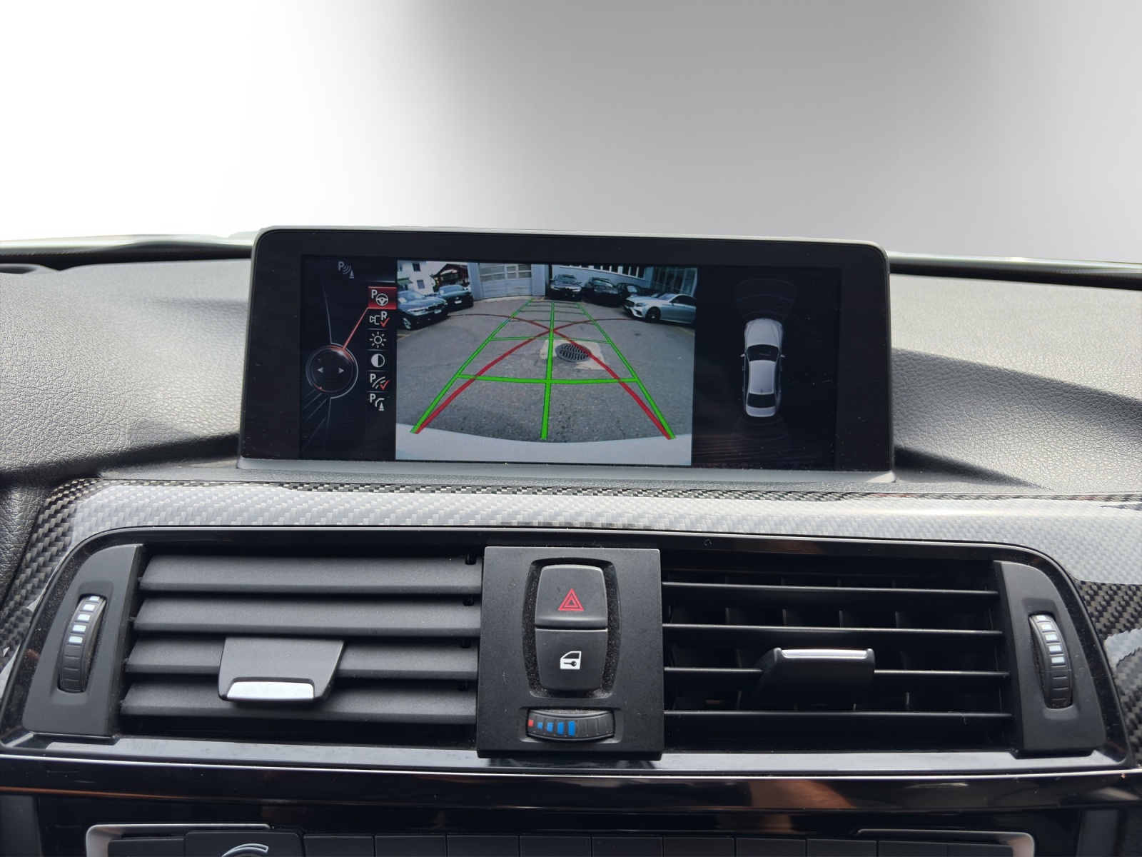 BMW M3 – CH-Fahrzeug | KARBON PAKET | M PERFORMANCE AUSPUFF | HARMAN/KARDON |-image-14