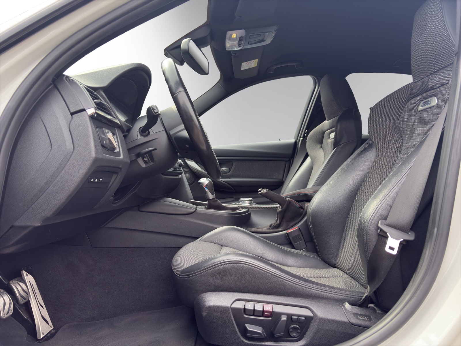 BMW M3 – CH-Fahrzeug | KARBON PAKET | M PERFORMANCE AUSPUFF | HARMAN/KARDON |-image-8