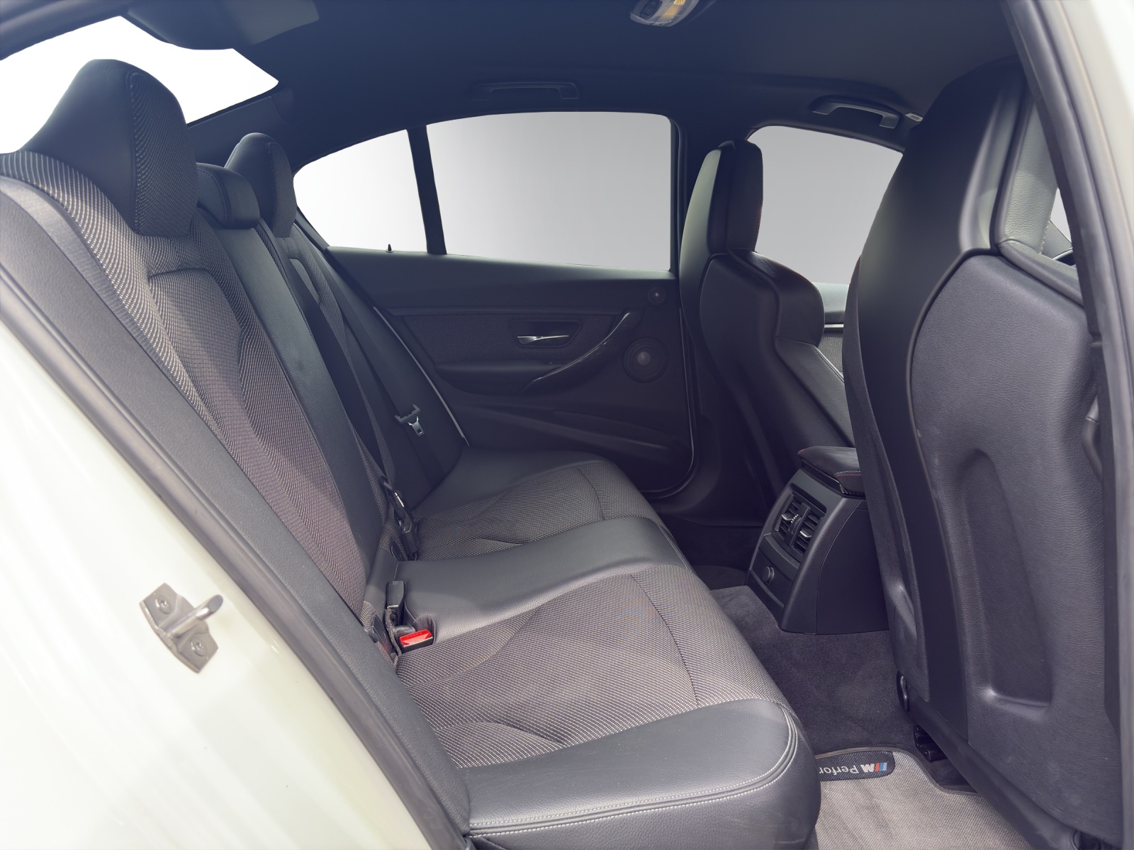 BMW M3 – CH-Fahrzeug | KARBON PAKET | M PERFORMANCE AUSPUFF | HARMAN/KARDON |-image-10