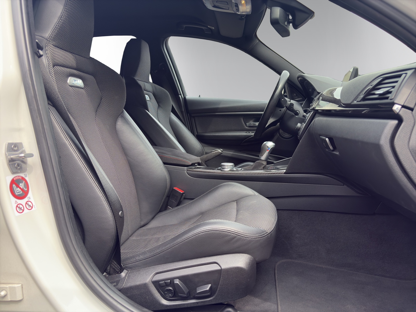 BMW M3 – CH-Fahrzeug | KARBON PAKET | M PERFORMANCE AUSPUFF | HARMAN/KARDON |-image-11