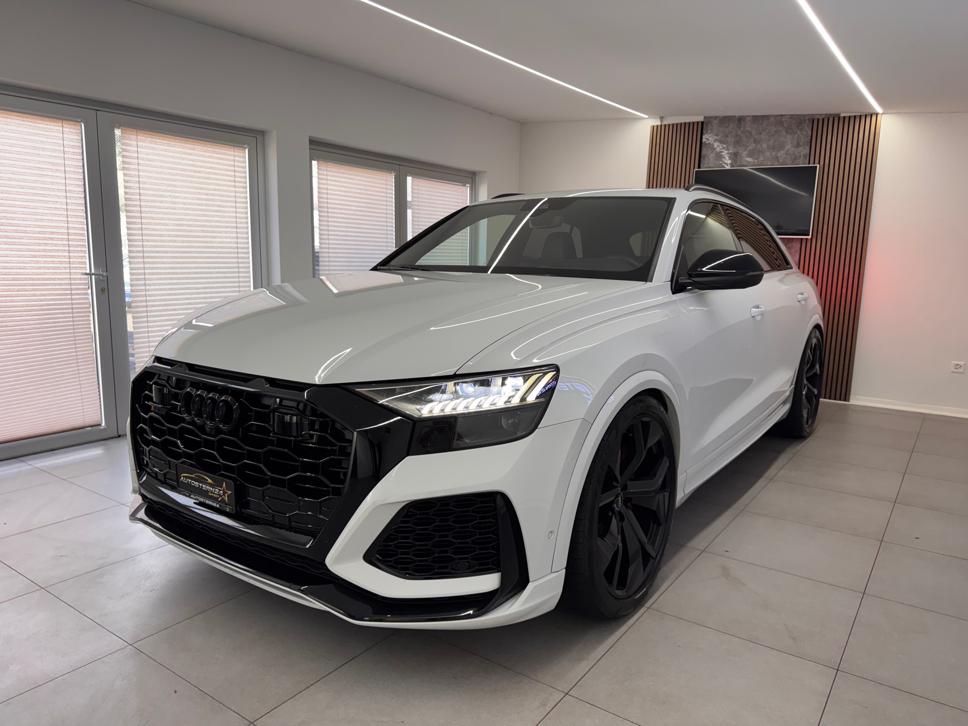 AUDI RSQ8 Quattro Tiptronic*CH-Fahrzeug*Panoramadach*AHK elektrisch *23 Zoll RS-Felgen *Standheizung*