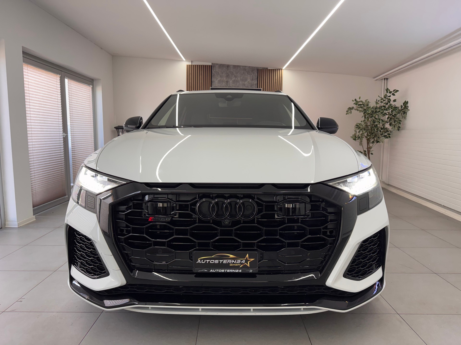 AUDI RSQ8 Quattro Tiptronic*CH-Fahrzeug*Panoramadach*AHK elektrisch *23 Zoll RS-Felgen *Standheizung*-showroom-element-2