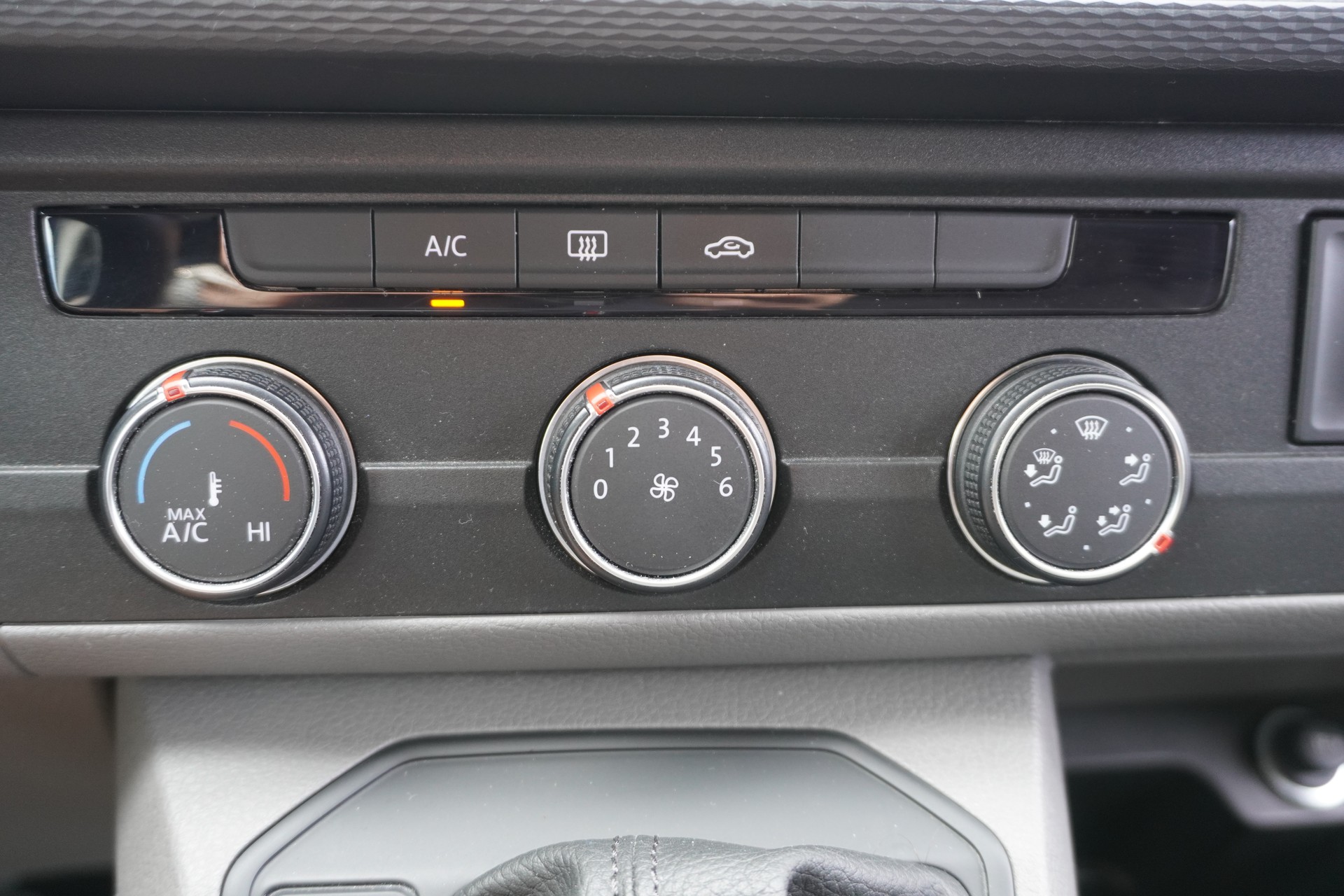 VW T6.1 2.0 TDI DSG EINBAUSCHRÄNKE!!!-image-16