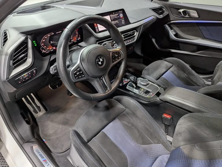 BMW M135i xDrive Steptronic-image-12