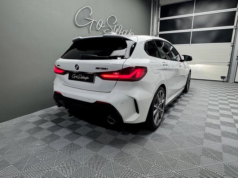 BMW M135i xDrive Steptronic-showroom-element-2