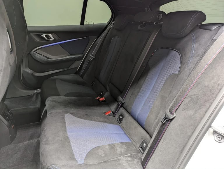 BMW M135i xDrive Steptronic-image-8