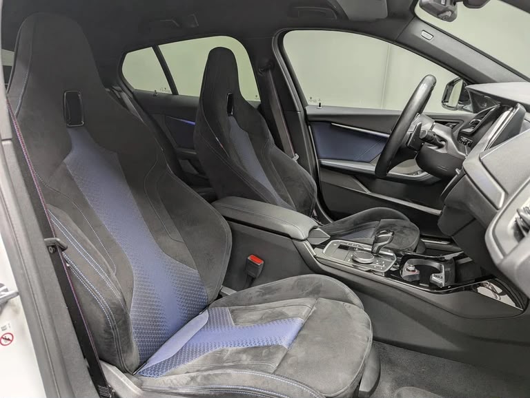 BMW M135i xDrive Steptronic-image-10