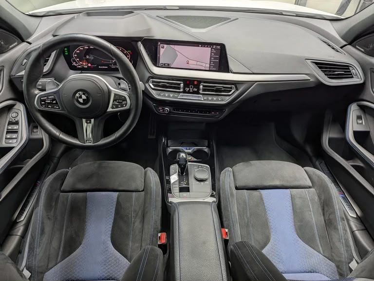 BMW M135i xDrive Steptronic-image-13