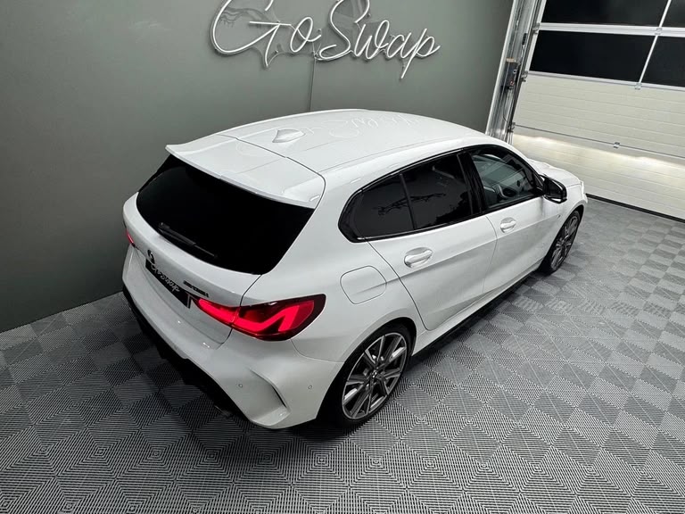 BMW M135i xDrive Steptronic-showroom-element-3