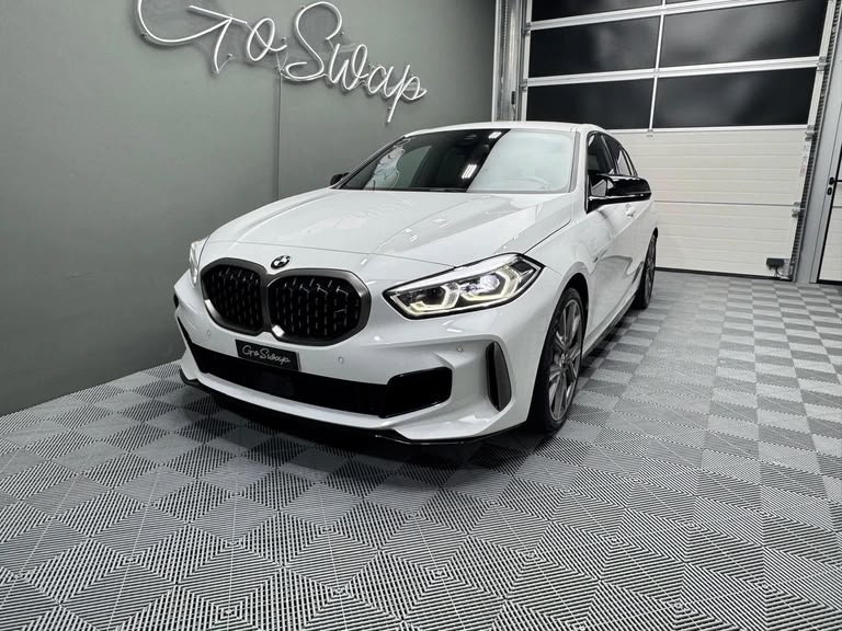 BMW M135i xDrive Steptronic-image-5