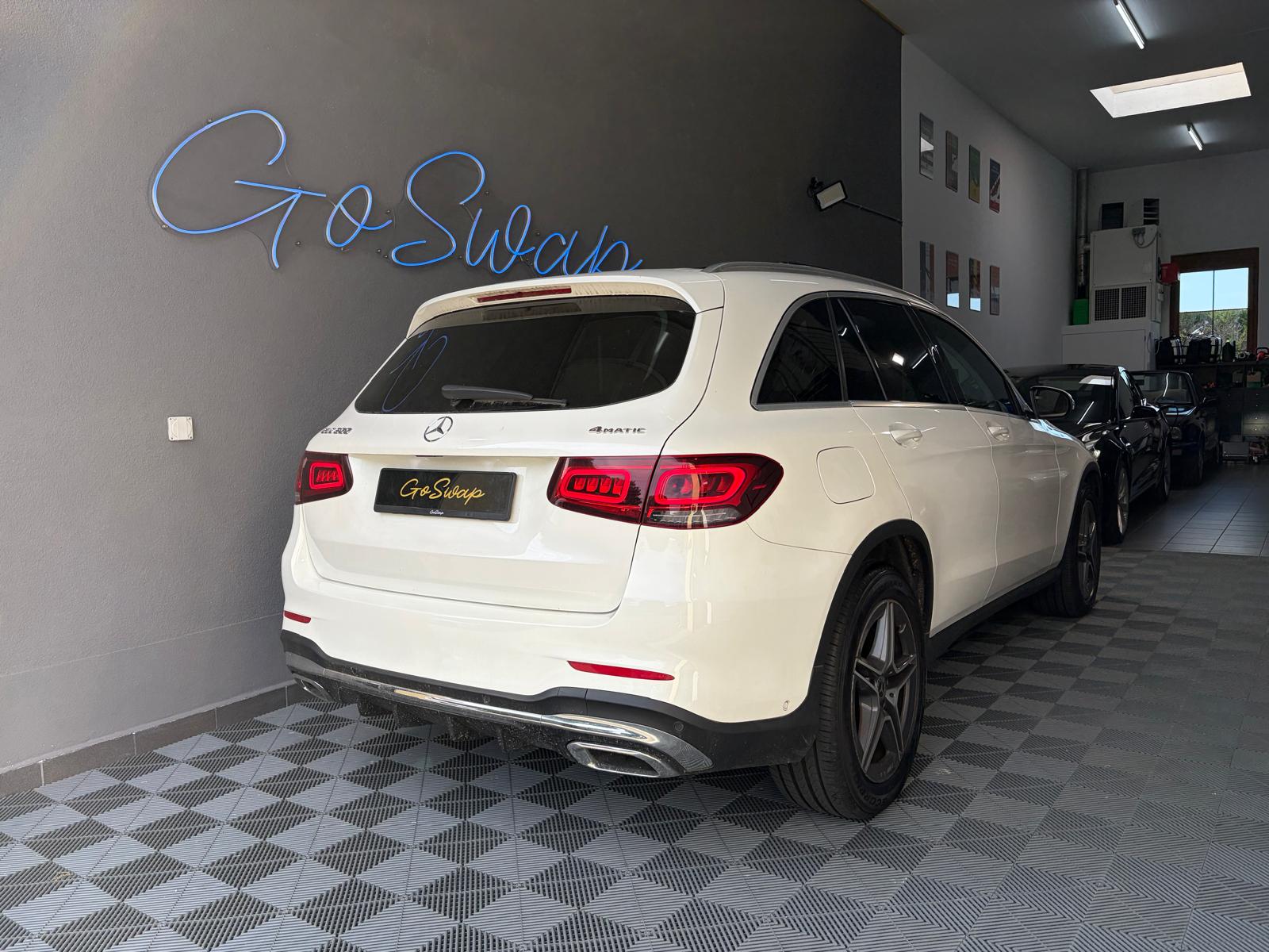 MERCEDES-BENZ GLC 200 AMG Line 4Matic 9G-Tronic - Toit ouvrant-showroom-element-3