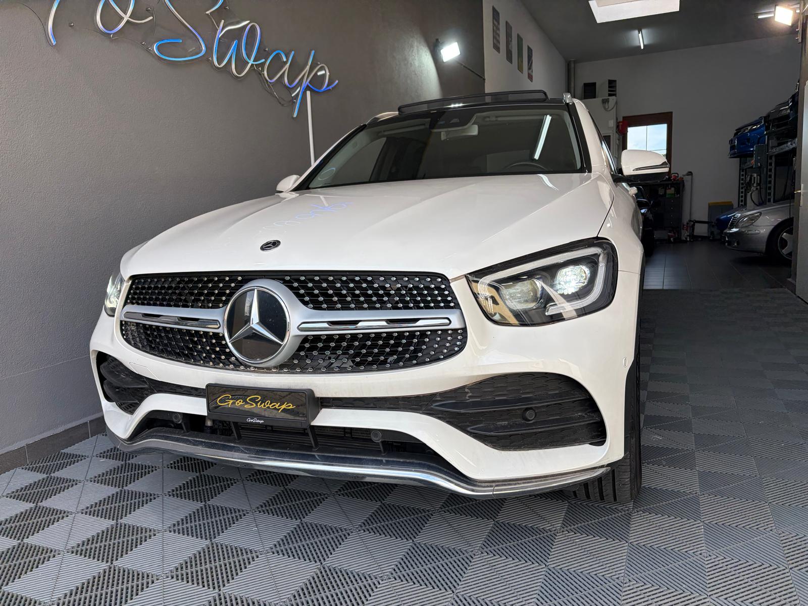 MERCEDES-BENZ GLC 200 AMG Line 4Matic 9G-Tronic - Toit ouvrant-showroom-element-1