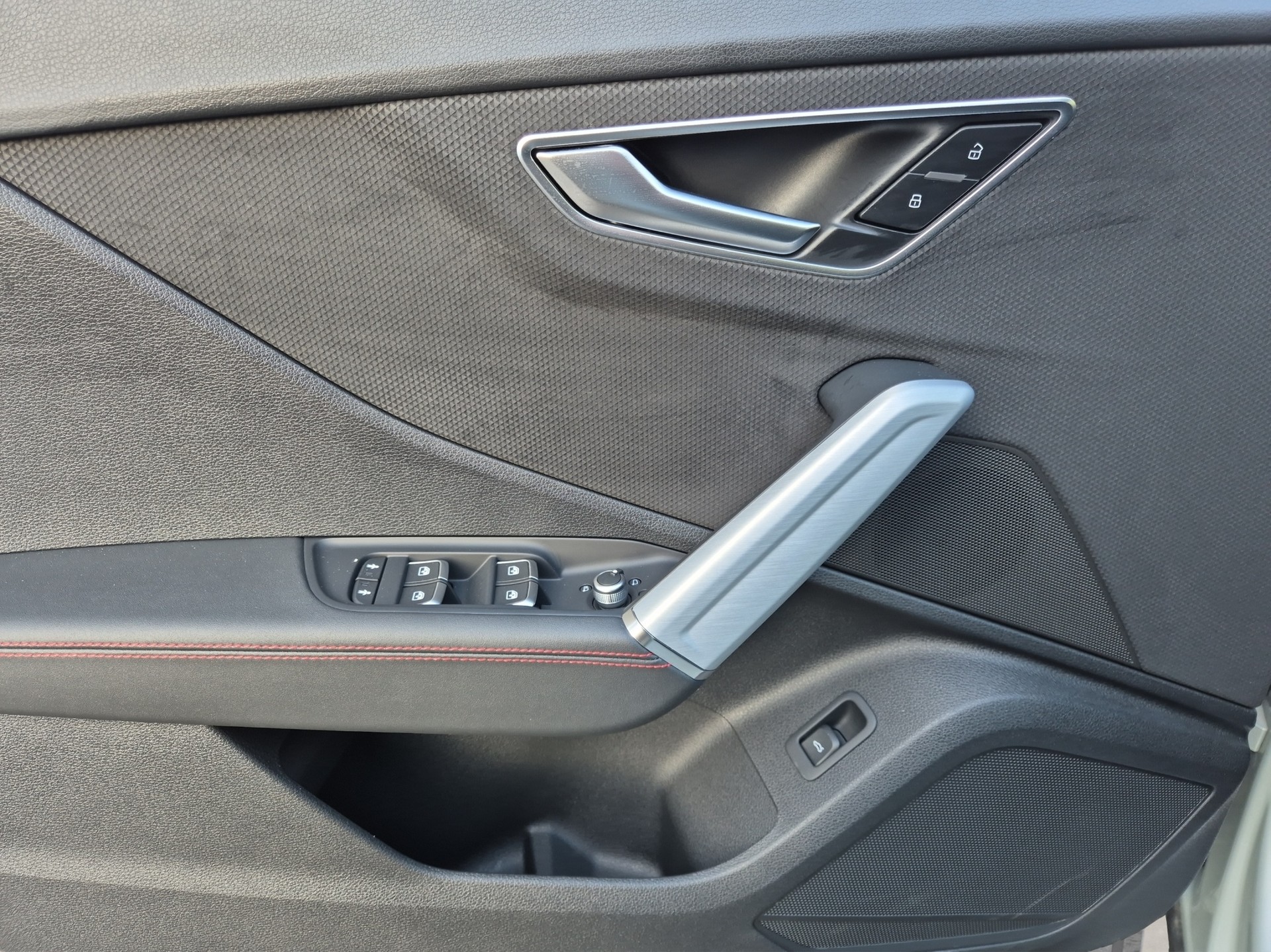 AUDI SQ2 TFSI quattro S-tronic-image-12