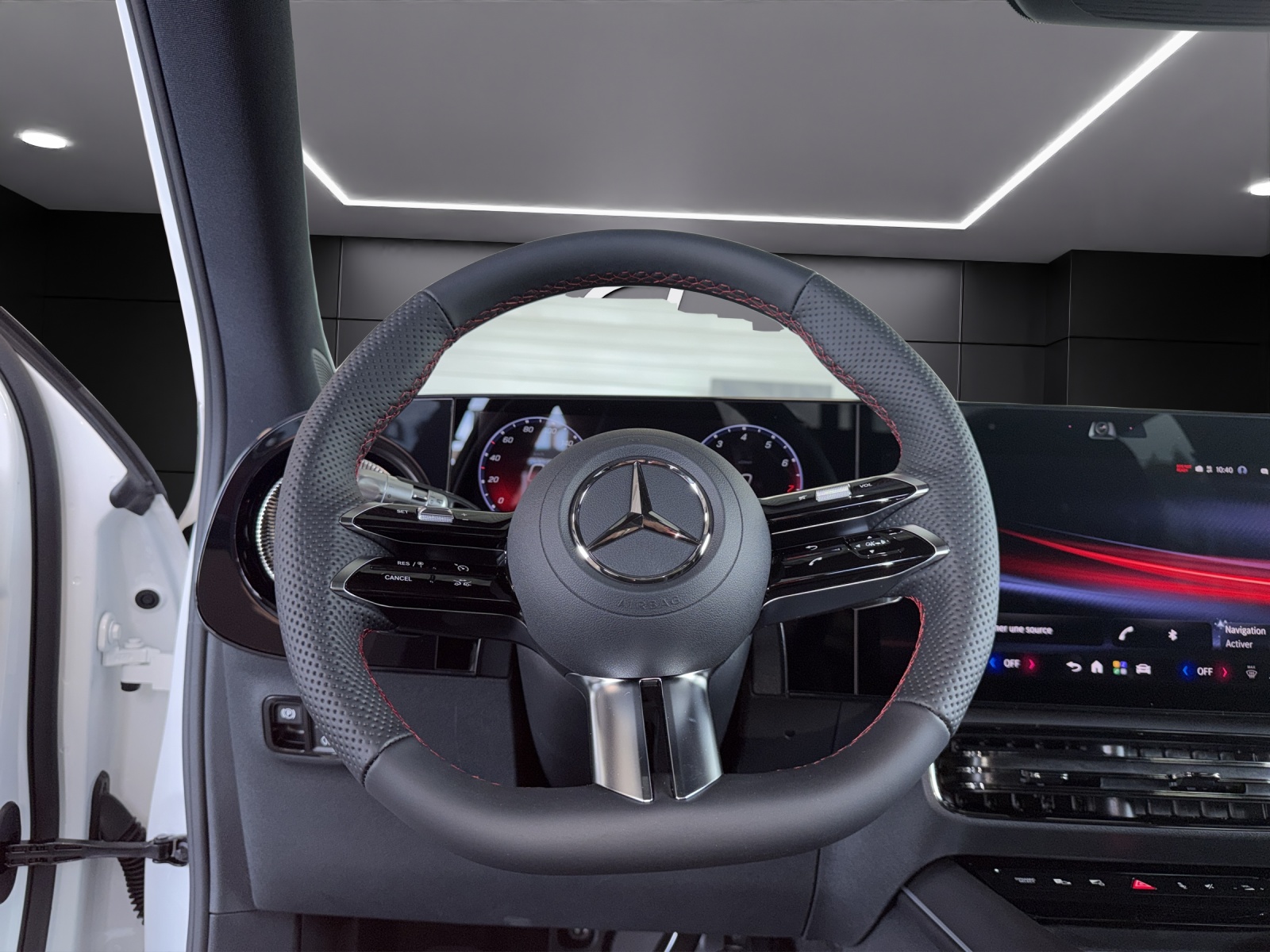 MERCEDES-BENZ GLB 200 8G-Tronic-image-12