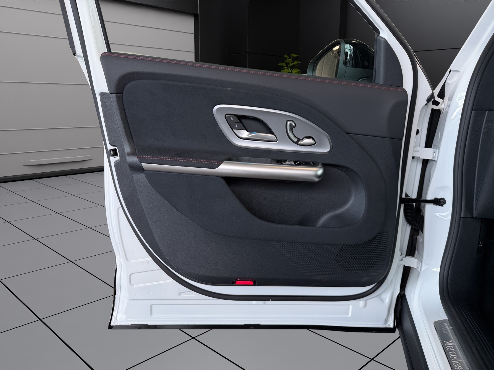MERCEDES-BENZ GLB 200 8G-Tronic-image-7