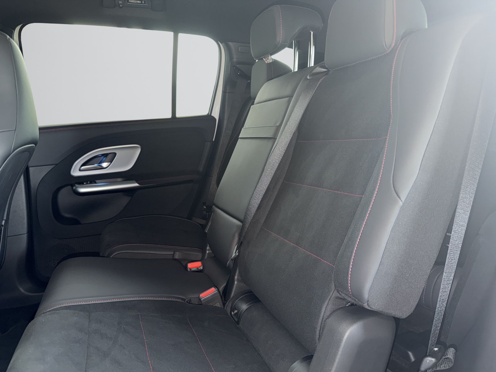 MERCEDES-BENZ GLB 200 8G-Tronic-image-10