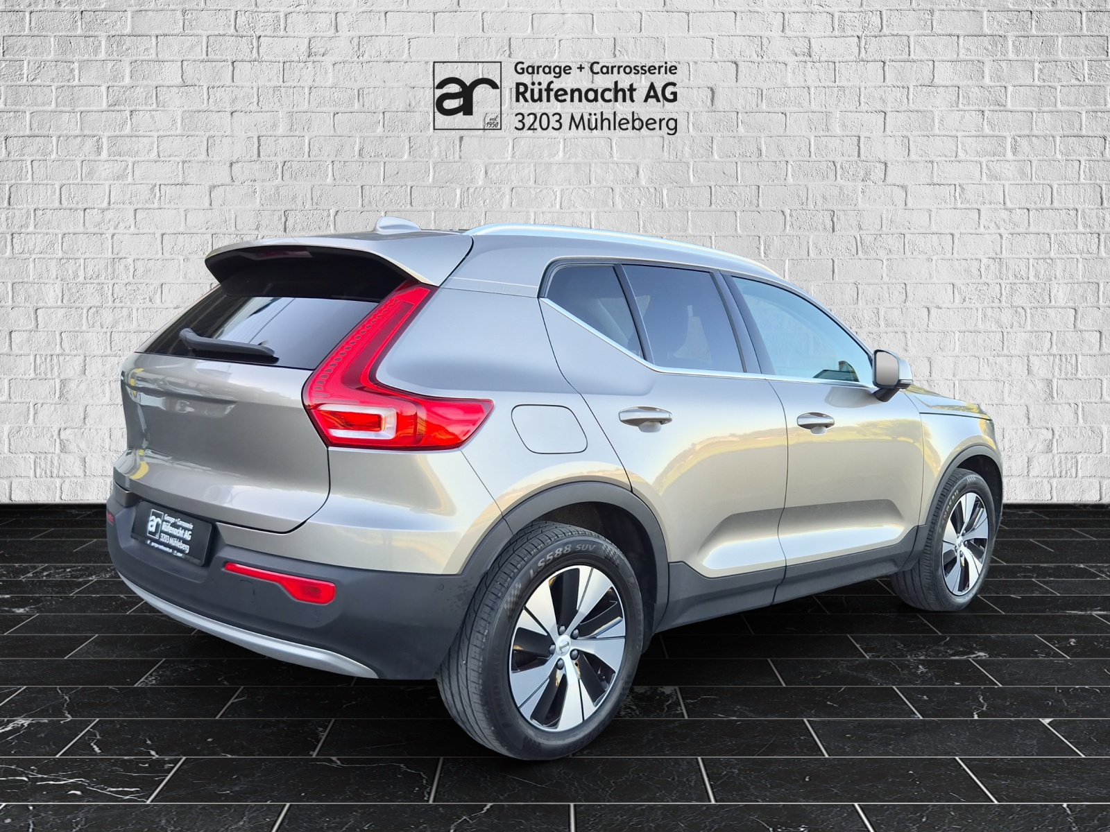 VOLVO XC40 1.5 T5 TE Momentum-showroom-element-1