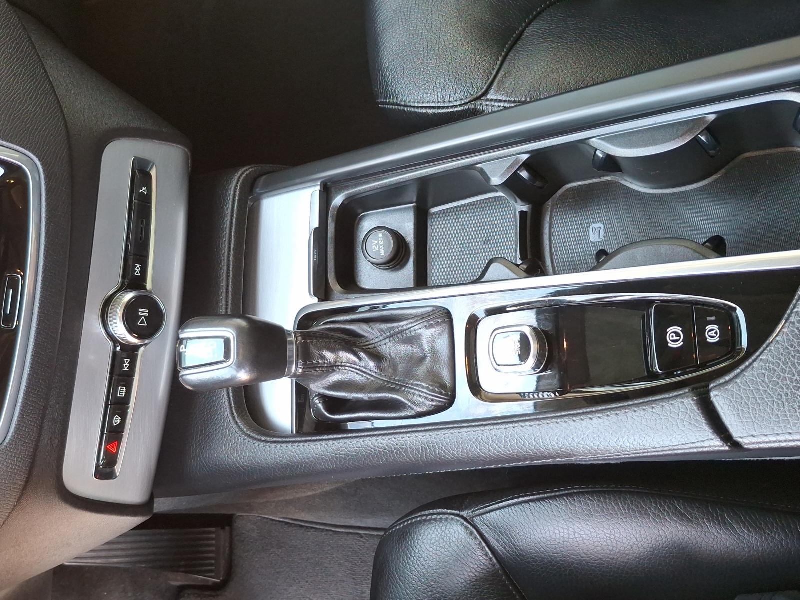 VOLVO XC90 T6 AWD Momentum Geartronic-image-15