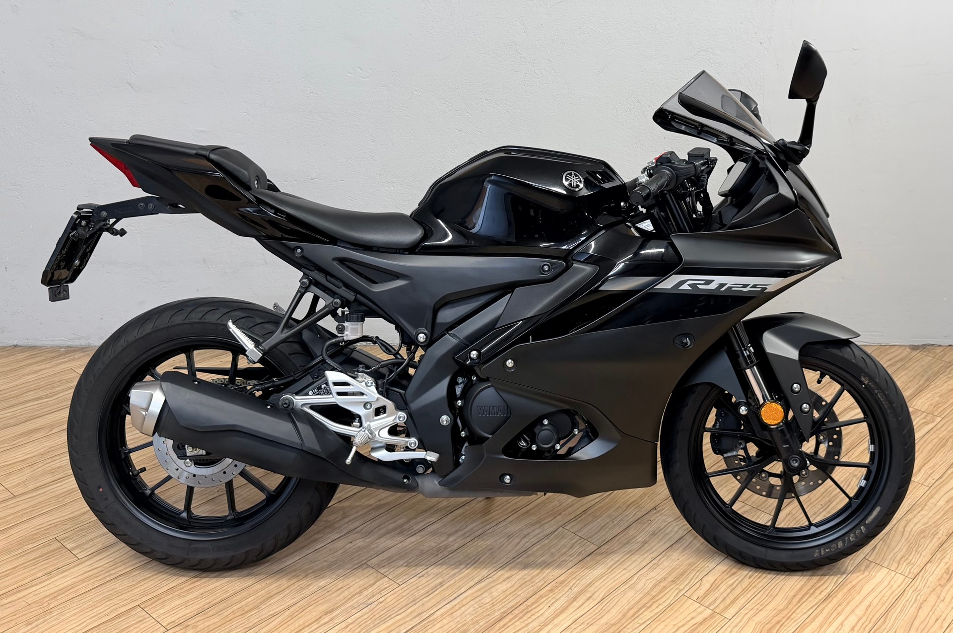 YAMAHA YZF-R 125 ABS-image-1