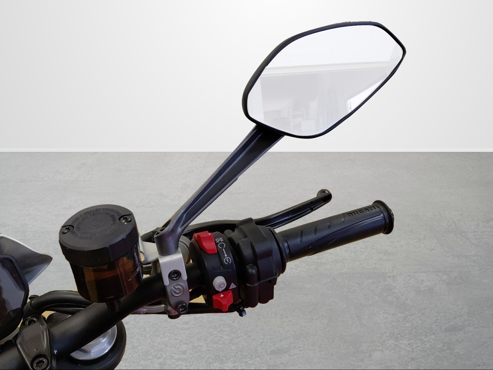 DUCATI Monster +-image-7