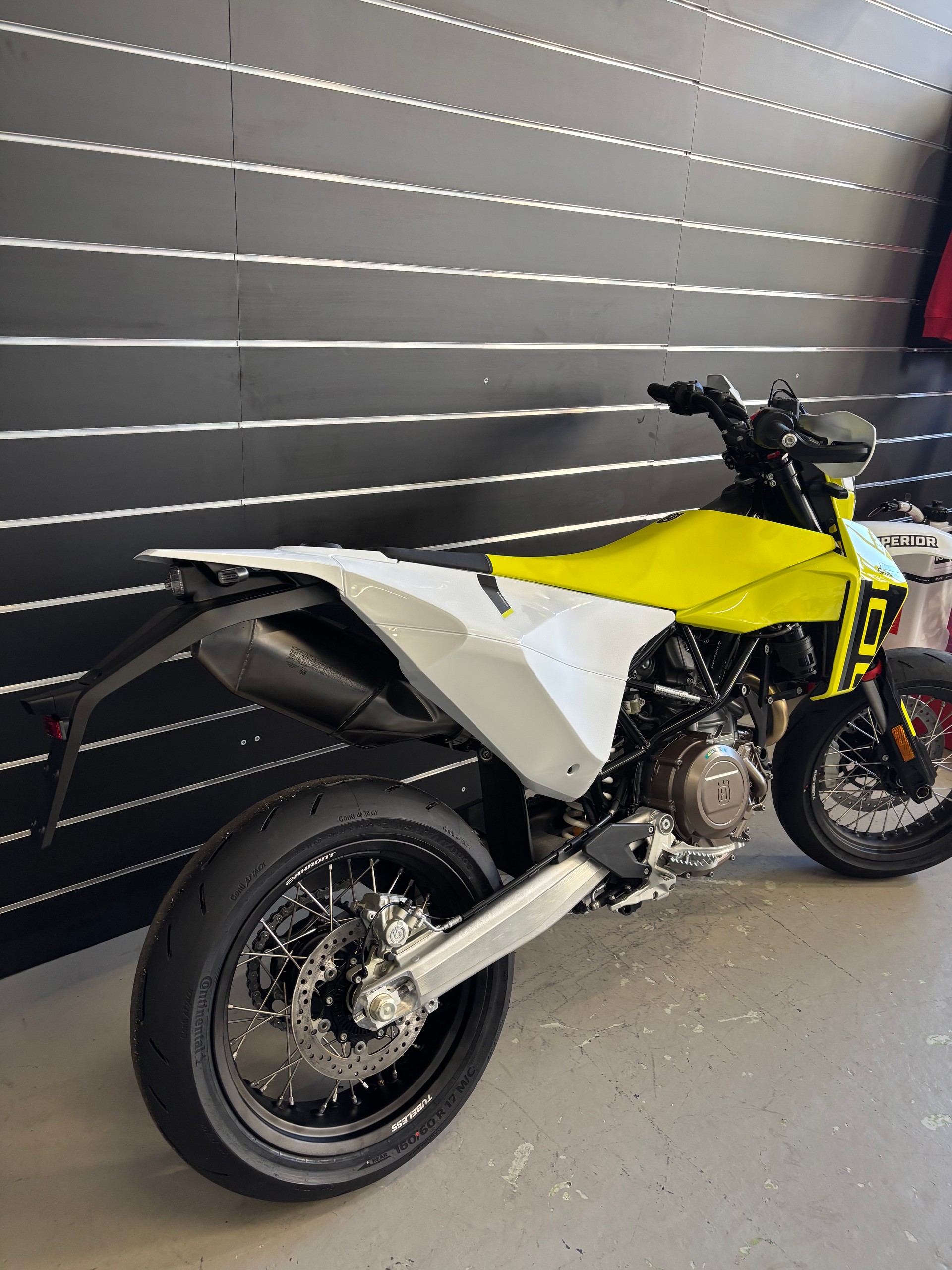 HUSQVARNA 701 Supermoto-image-3