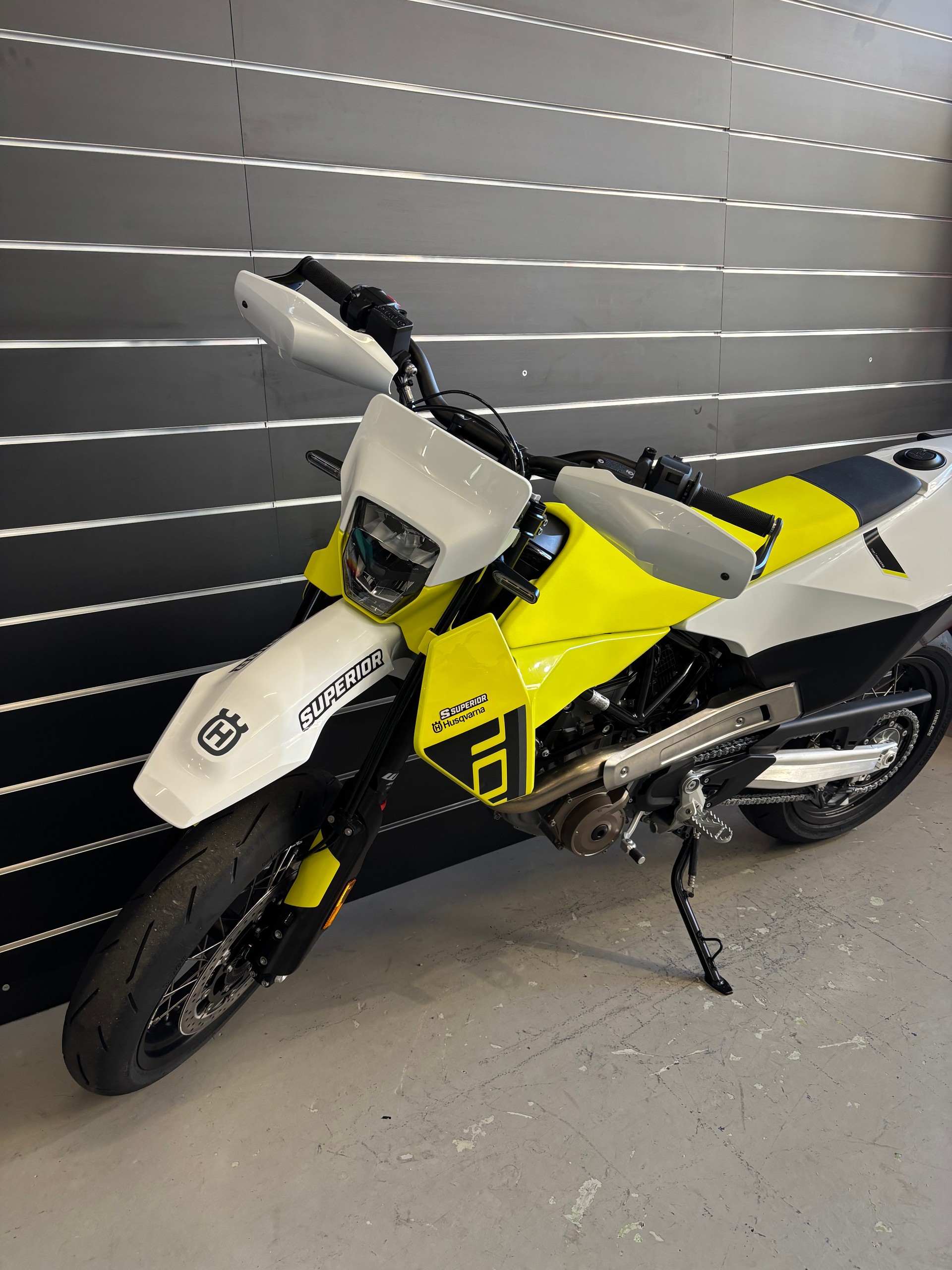 HUSQVARNA 701 Supermoto-image-4