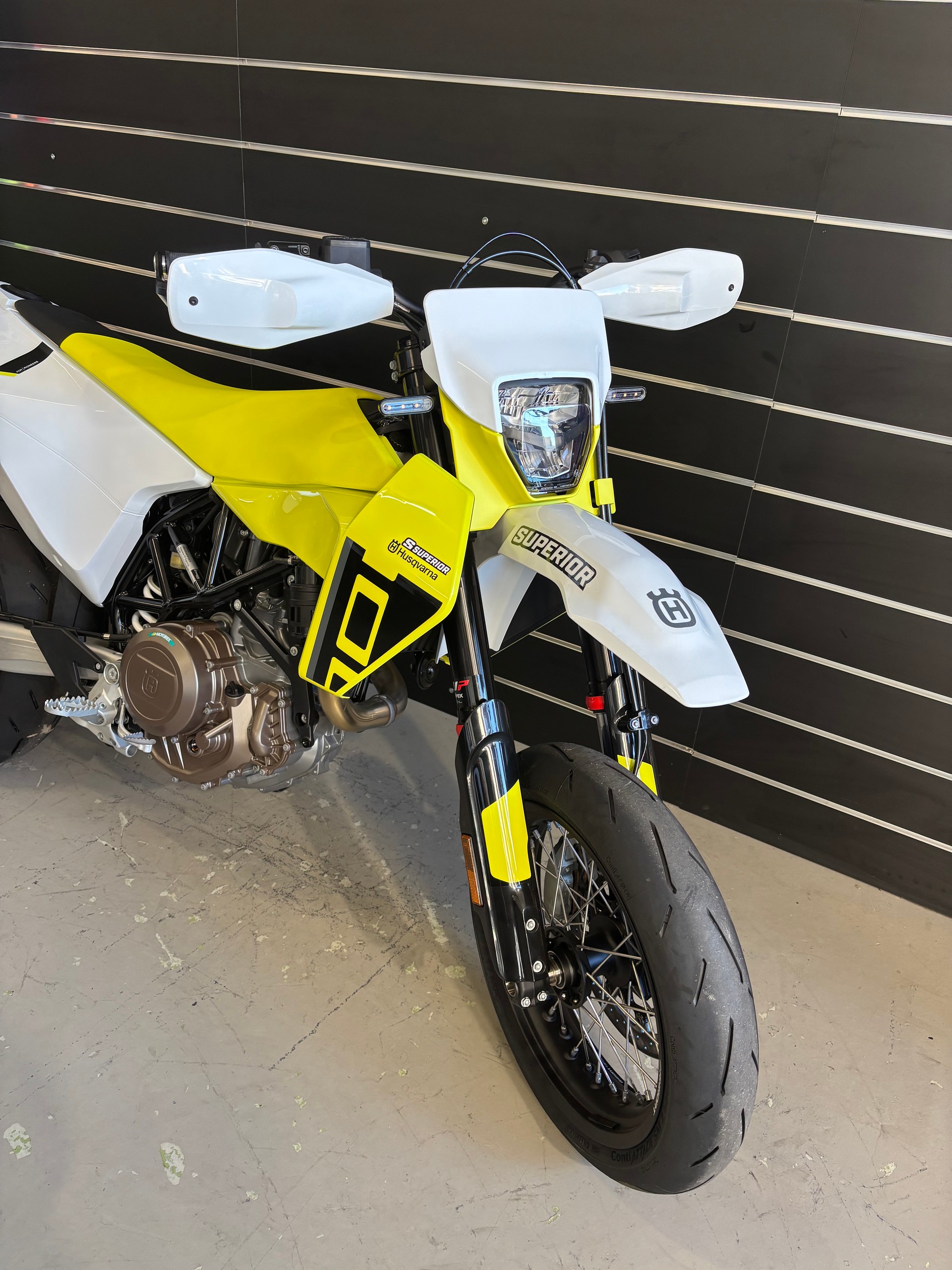 HUSQVARNA 701 Supermoto-image-2