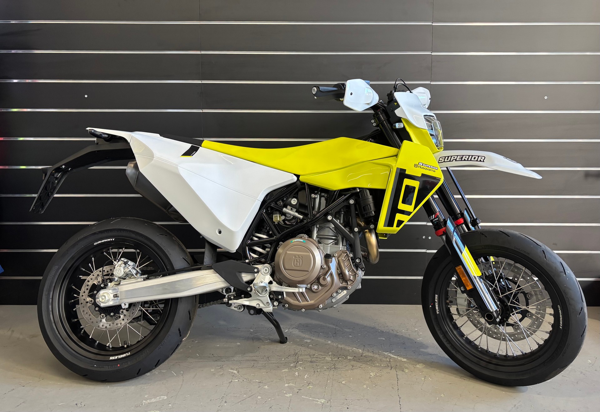 HUSQVARNA 701 Supermoto-image-0