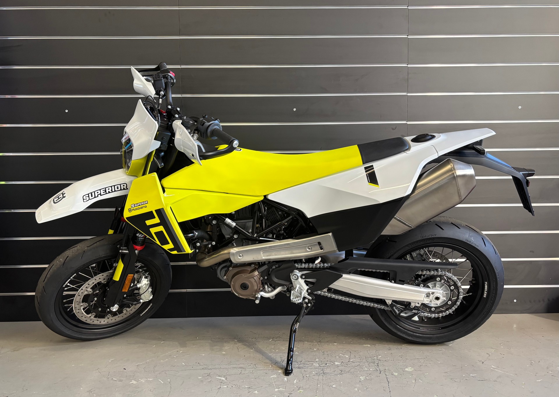 HUSQVARNA 701 Supermoto-image-1