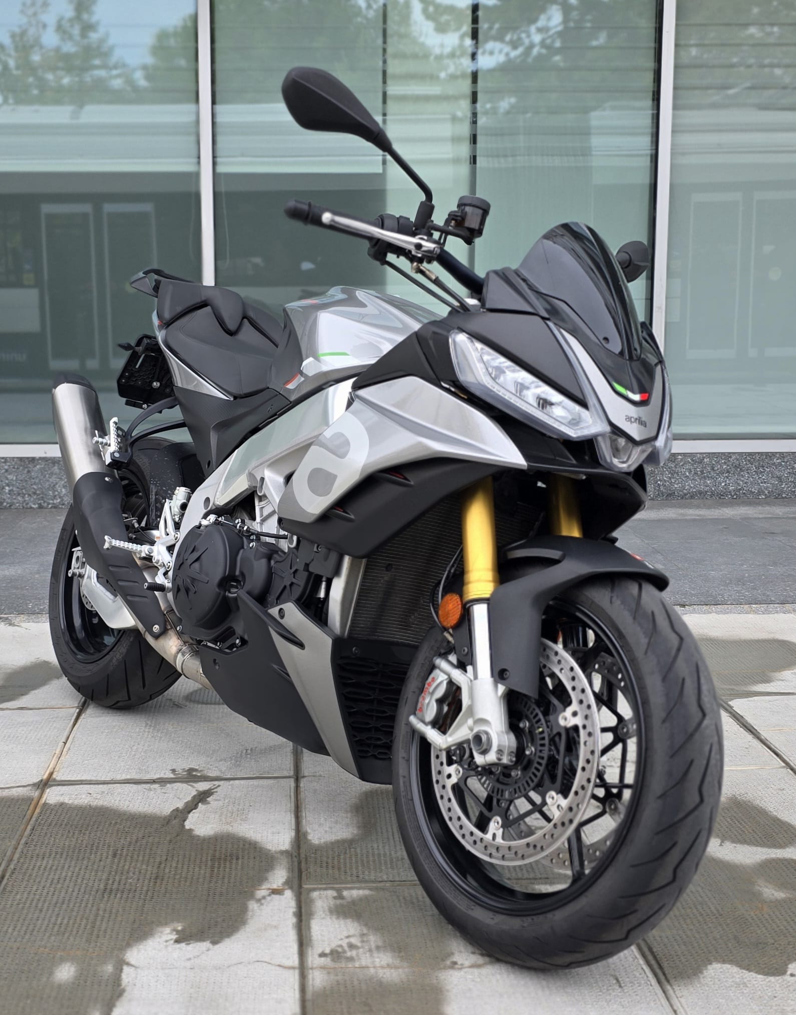 APRILIA Tuono V4 1100-image-1