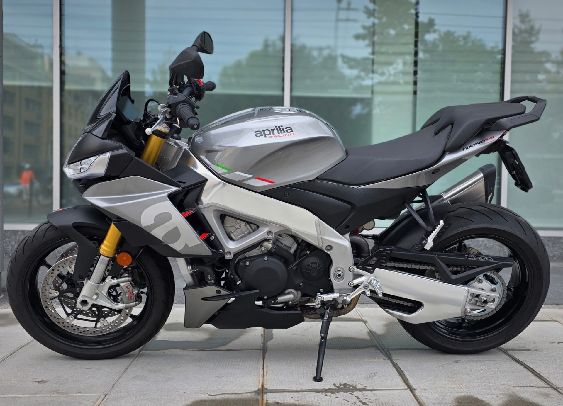 APRILIA Tuono V4 1100-image-2