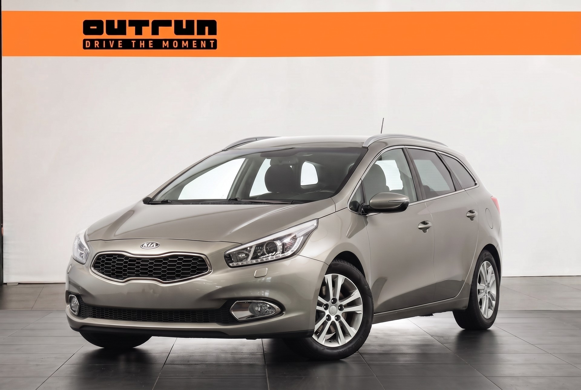 KIA Cee'd Sportswagon 1.6 GDi Style • Véhicule suisse • Toit panoramique • Navigation caméra