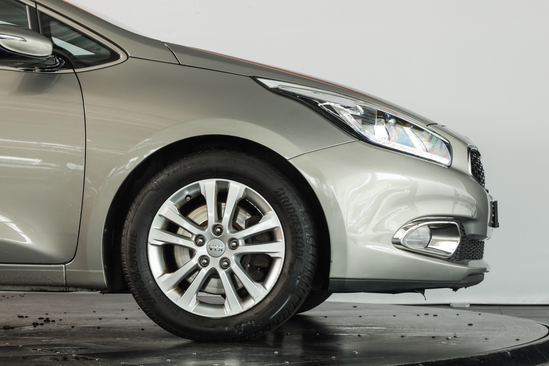 KIA Cee'd Sportswagon 1.6 GDi Style • Véhicule suisse • Toit panoramique • Navigation caméra-image-7