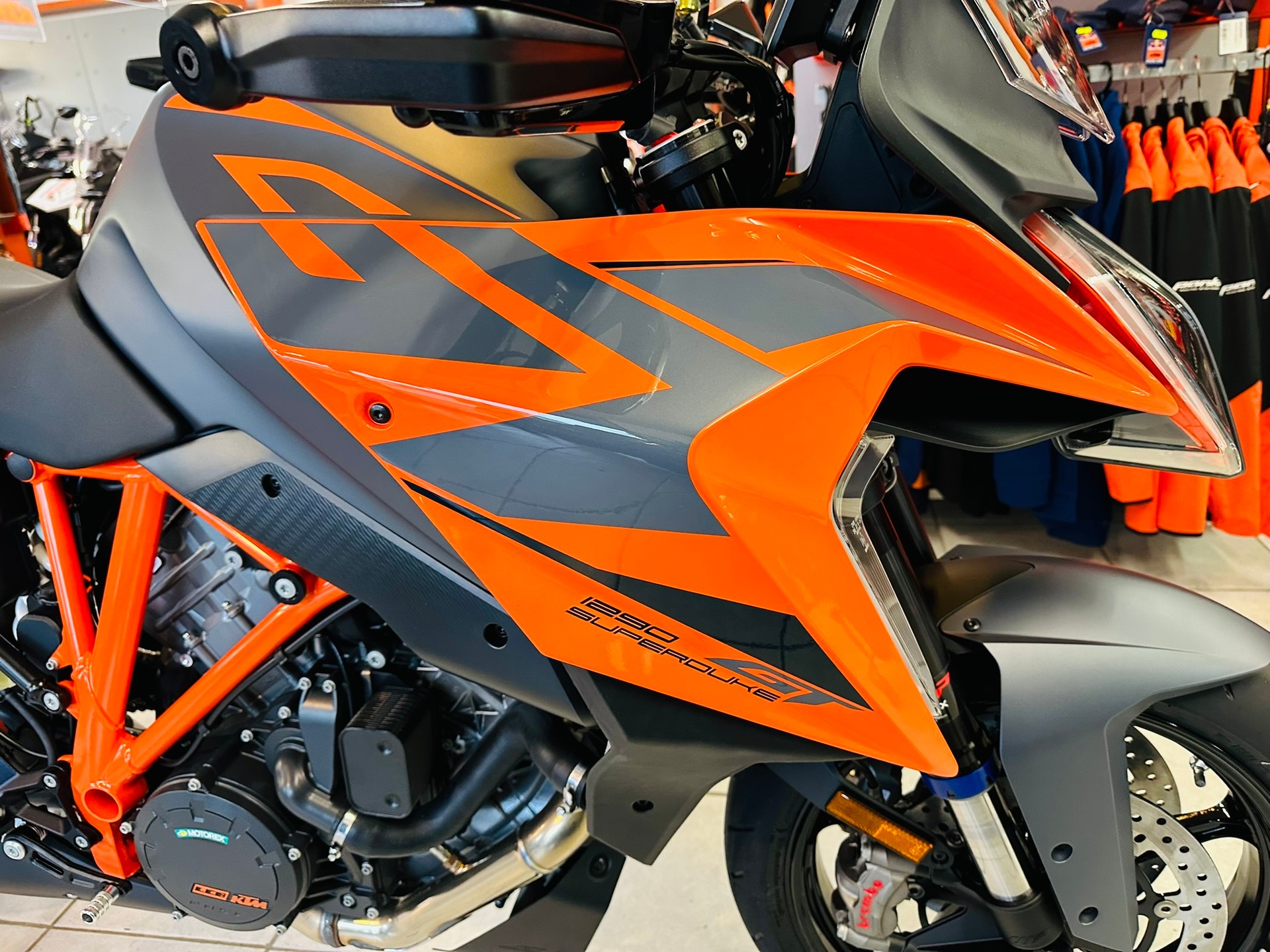 KTM 1290 Super Duke GT-image-2