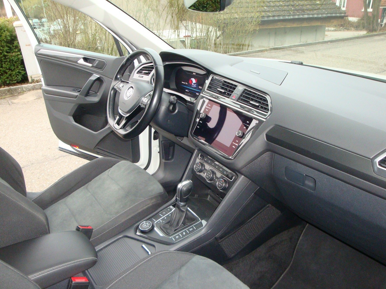 VW Tiguan 2.0 TDI SCR Highline 4Motion DSG-image-7
